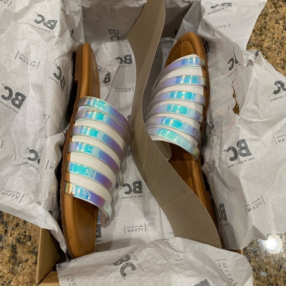 New in box - American Eagle - For You II Iridescent Sandals - Size 7.5 - Picture 6 of 7